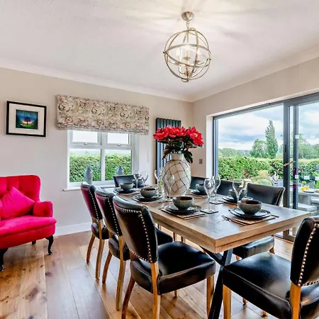 Holiday home 4 Bed In Middlesbrough Oc-96213 *
