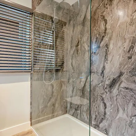 4 Bed In Middlesbrough Oc-96213