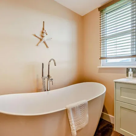 4 Bed In Middlesbrough Oc-96213 Holiday home