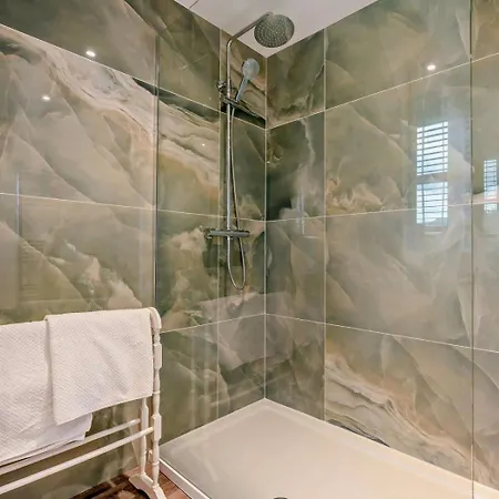 4 Bed In Middlesbrough Oc-96213 Holiday home