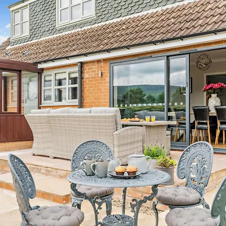 4 Bed In Middlesbrough Oc-96213 Holiday home