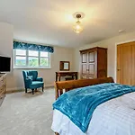 Holiday home 4 Bed In Middlesbrough Oc-96213