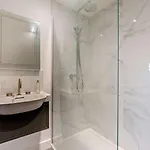 Holiday home 4 Bed In Middlesbrough Oc-96213 *
